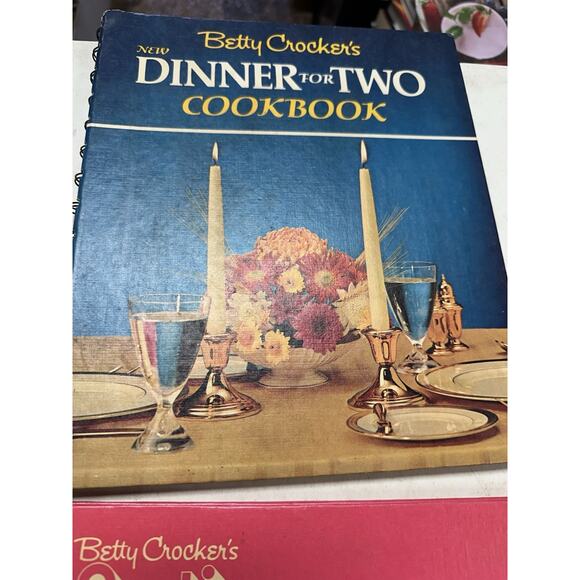Vintage Betty Crocker Spiral Cookbook lot - Picture 9 of 10